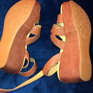 Kirk-Ease brown platform stewpot sandal